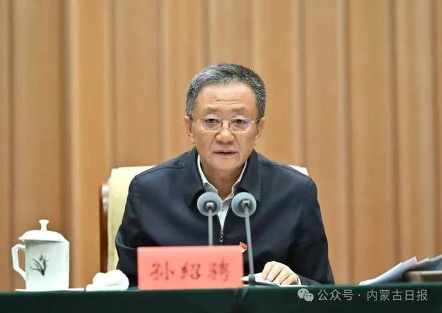 皇冠信用网最新地址
_内蒙古自治区党委书记：杜绝违规吃喝皇冠信用网最新地址
，决不在“吃人嘴短”中迷失自我、失去底线