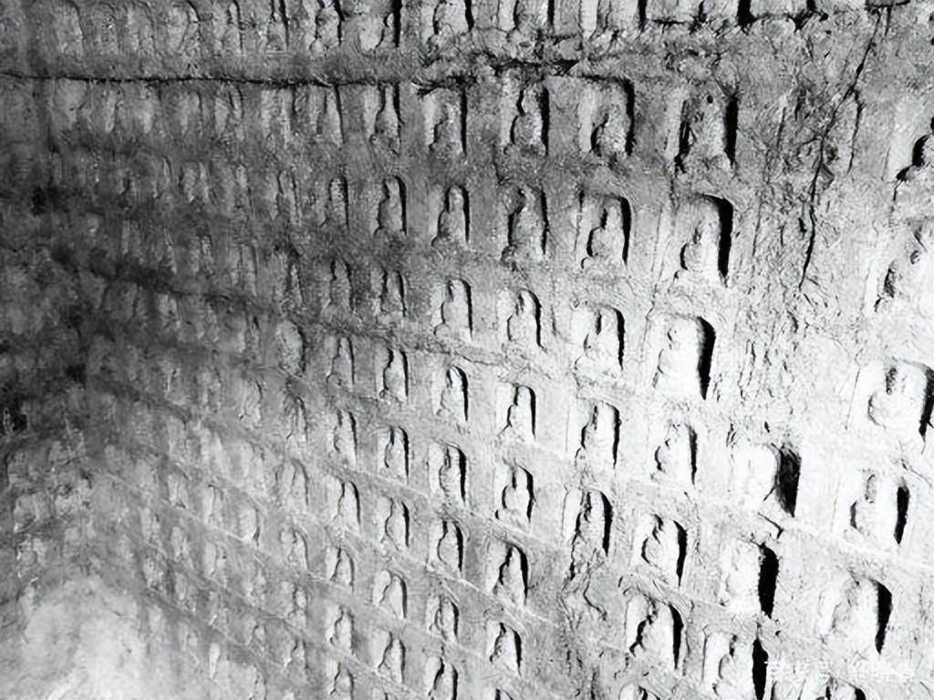 皇冠信用网
_河南鹤壁一水库水位下降现千佛石窟皇冠信用网
，开凿于东魏内有1043尊石佛，有佛像首部消失，水库管理方回应