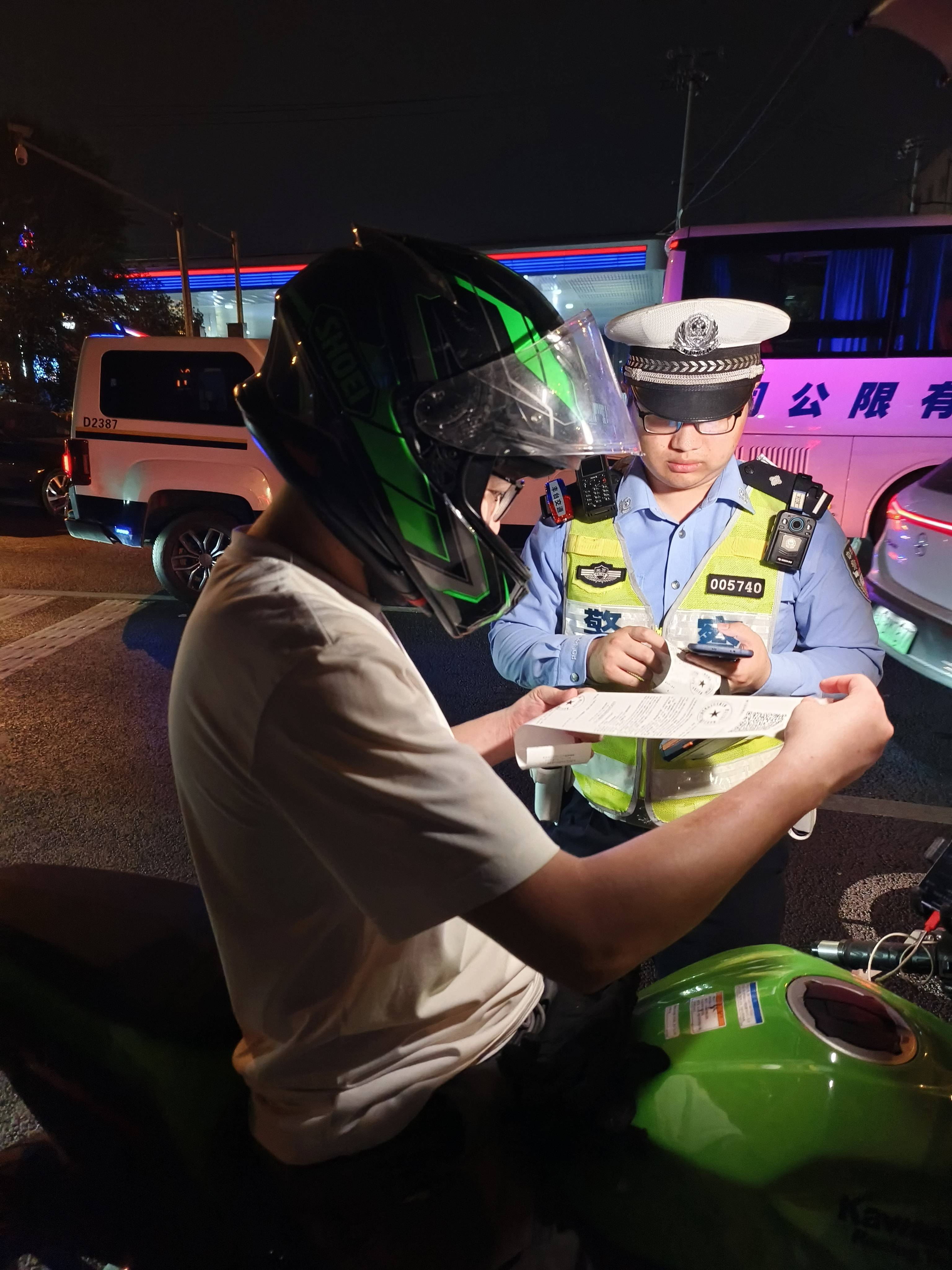 皇冠信用盘会员开户_北京警方夜查皇冠信用盘会员开户，京B摩托车进四环被当场拦下