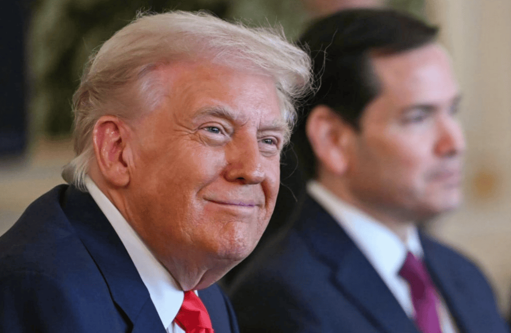 足球盘口哪里买
_特朗普早早到场足球盘口哪里买
,与中方谈完100分钟后,亲自把中方领导人送上车