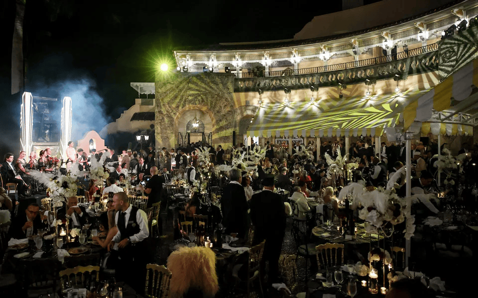 哪个网站可以买篮球
_“了不起的特朗普”花天酒地哪个网站可以买篮球
，4200万美国人却正挨饿