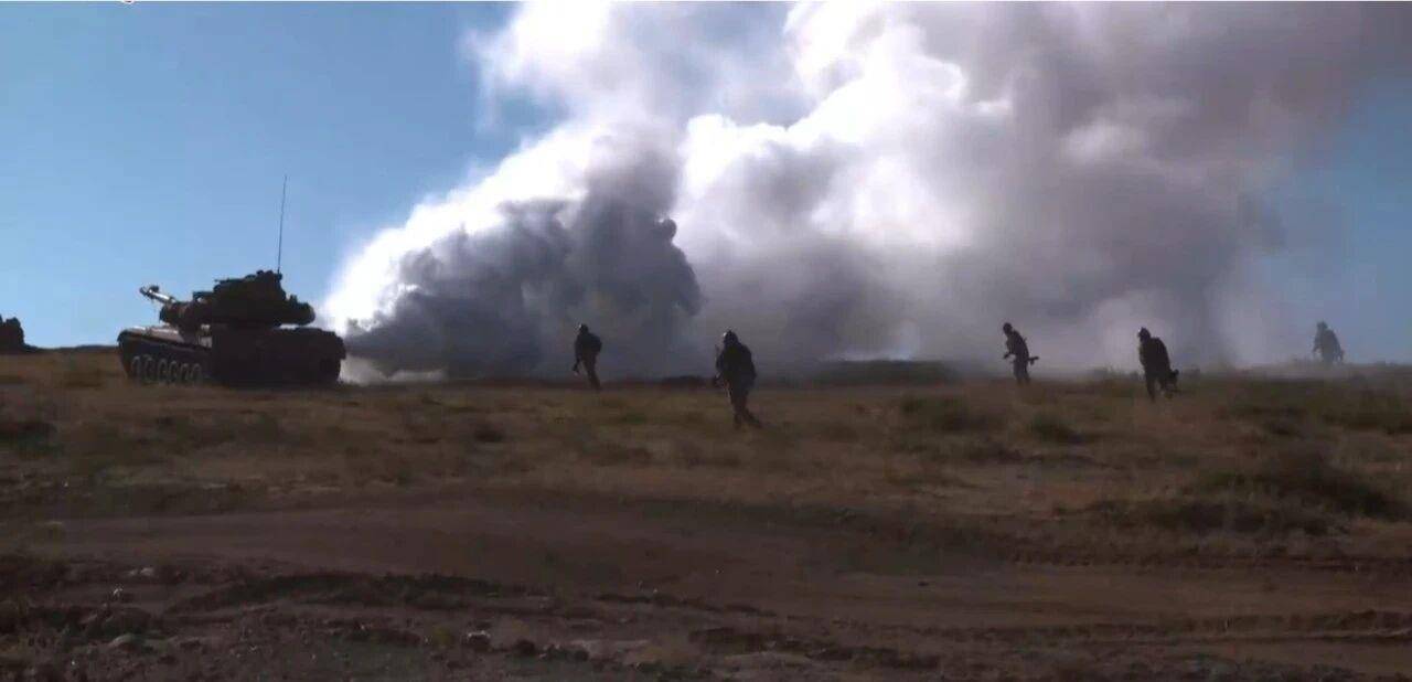 首尔叁星迅雷 vs 安阳正官庄 RB
_大场面！机器狗、无人机开路首尔叁星迅雷 vs 安阳正官庄 RB
，实兵对抗演练画面公布