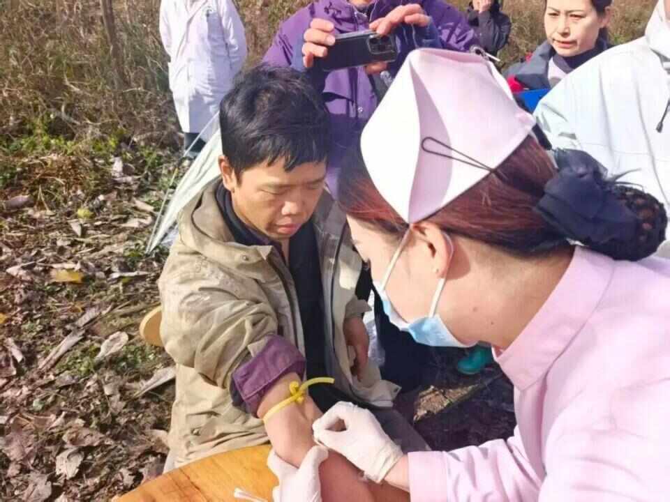 皇冠信用盘账号注册
_张家界七星山荒野求生5名选手血钾超标 目前15人没人退赛