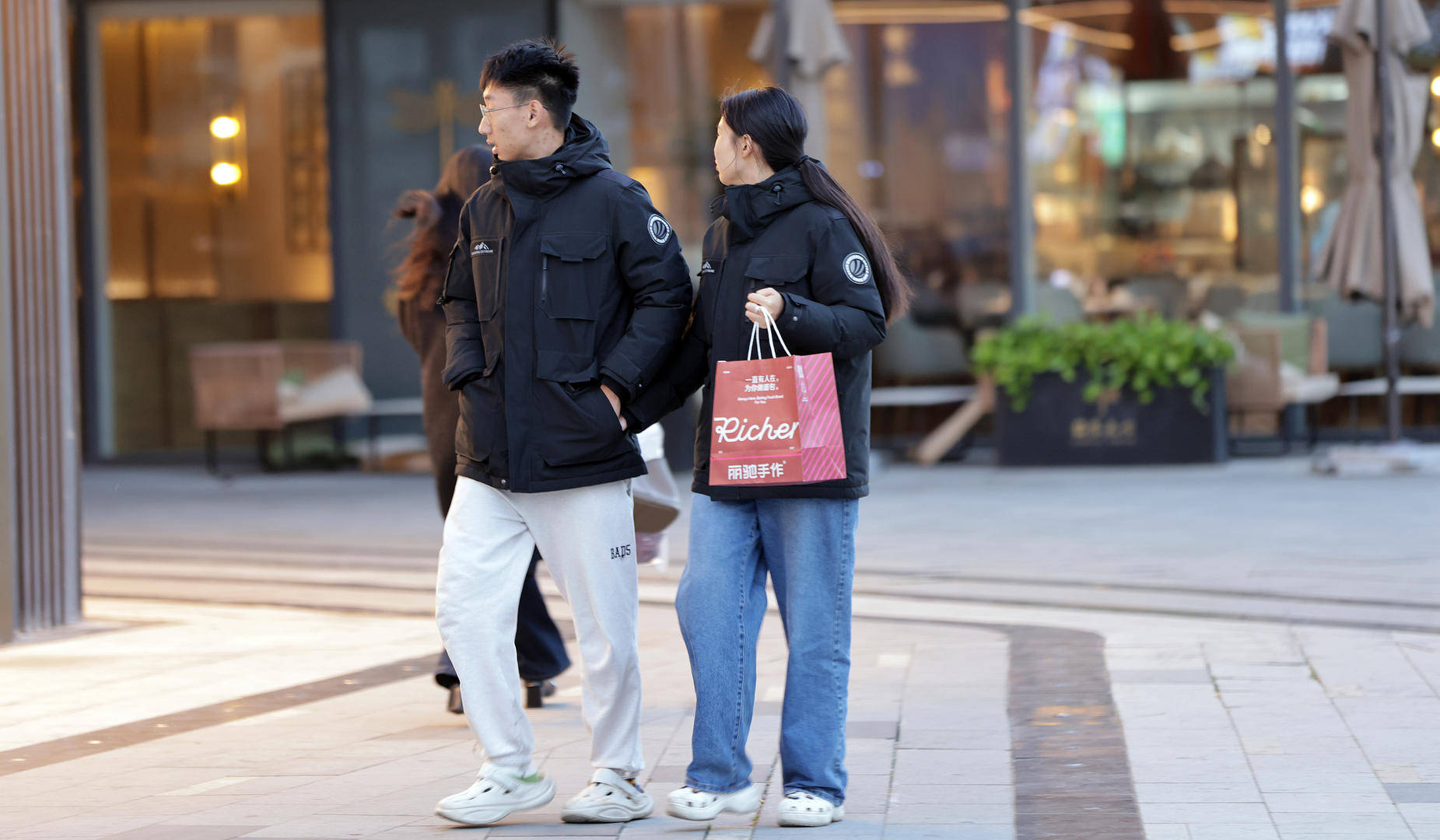 皇冠信用盘登2
_羽绒服涨价与猪肉降价有关？经济学家：有一定合理性皇冠信用盘登2
！行业协会：“白鸭绒一吨17万元涨到58万元”或引起误读