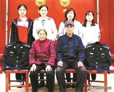 皇冠足球平台代理申请
_中国警察向昆明劫匪下跪皇冠足球平台代理申请
,这一跪,跪出多少人的眼泪