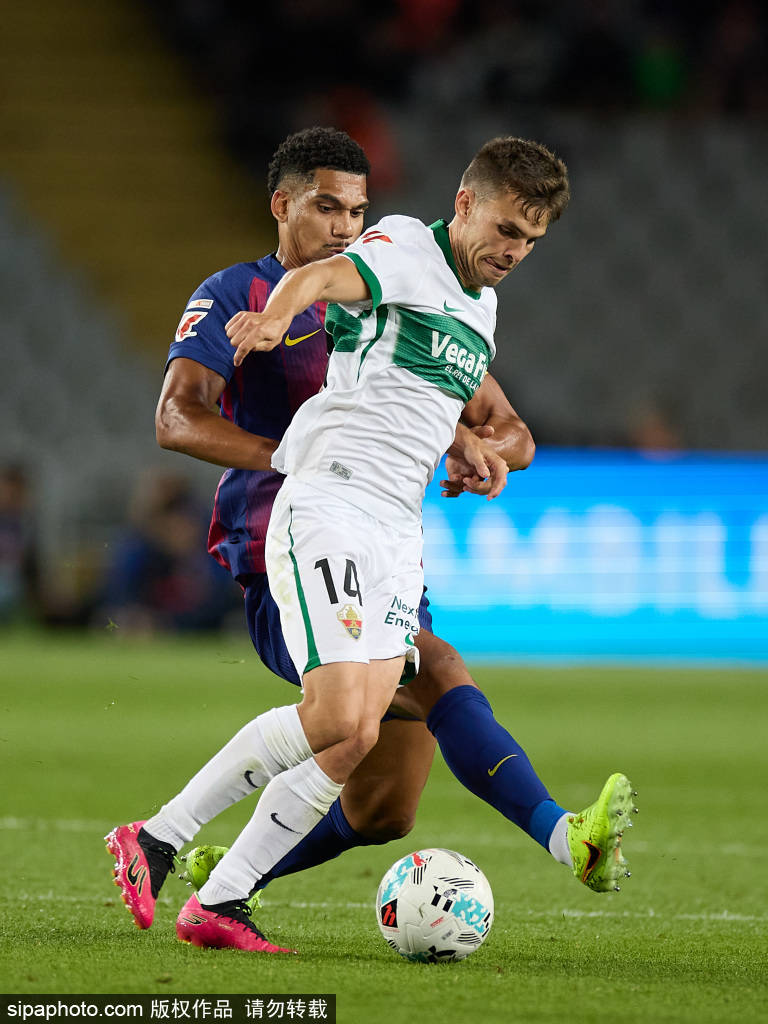 纽约尼克斯 vs 夏洛特黄蜂
_巴塞罗那逆转马德里竞技!奥尔莫关键进球助阵纽约尼克斯 vs 夏洛特黄蜂
,西甲巅峰对决掀热潮