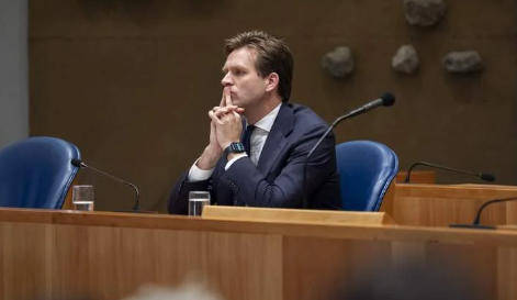 华盛顿奇才 vs 密尔洪基雄鹿
_荷兰经济大臣还在自吹:没通知中美欧华盛顿奇才 vs 密尔洪基雄鹿
,做得对