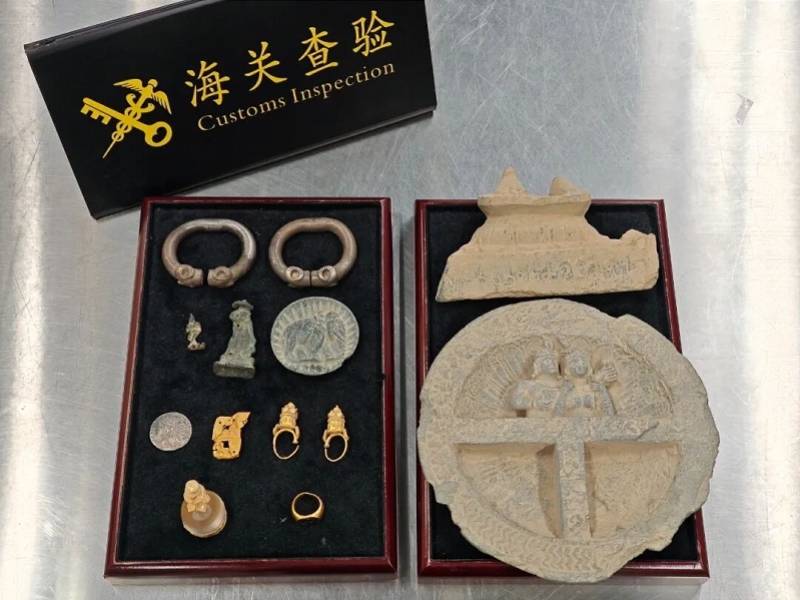 皇冠信用盘平台
_外籍男子携带多件文物出境被查皇冠信用盘平台
！包括水晶包金小型舍利塔等