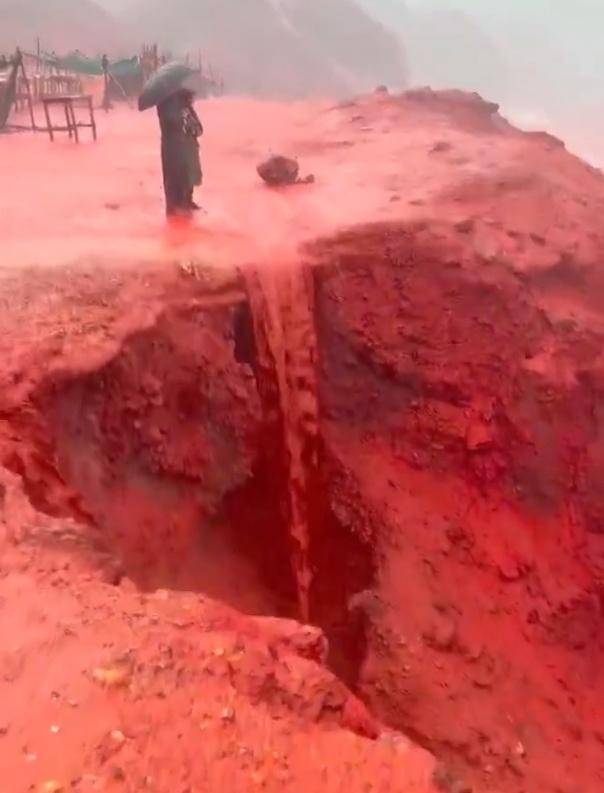 nba季后赛
_罕见!伊朗霍尔木兹岛遭遇强降雨nba季后赛
,部分海域变成“血色海洋”