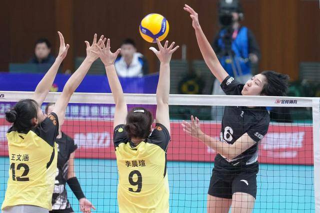 什么是奇幻赛事什么是奇幻赛事?
?
_完成“让二追三”好戏 北京女排力克山东队 董禹含独揽28分