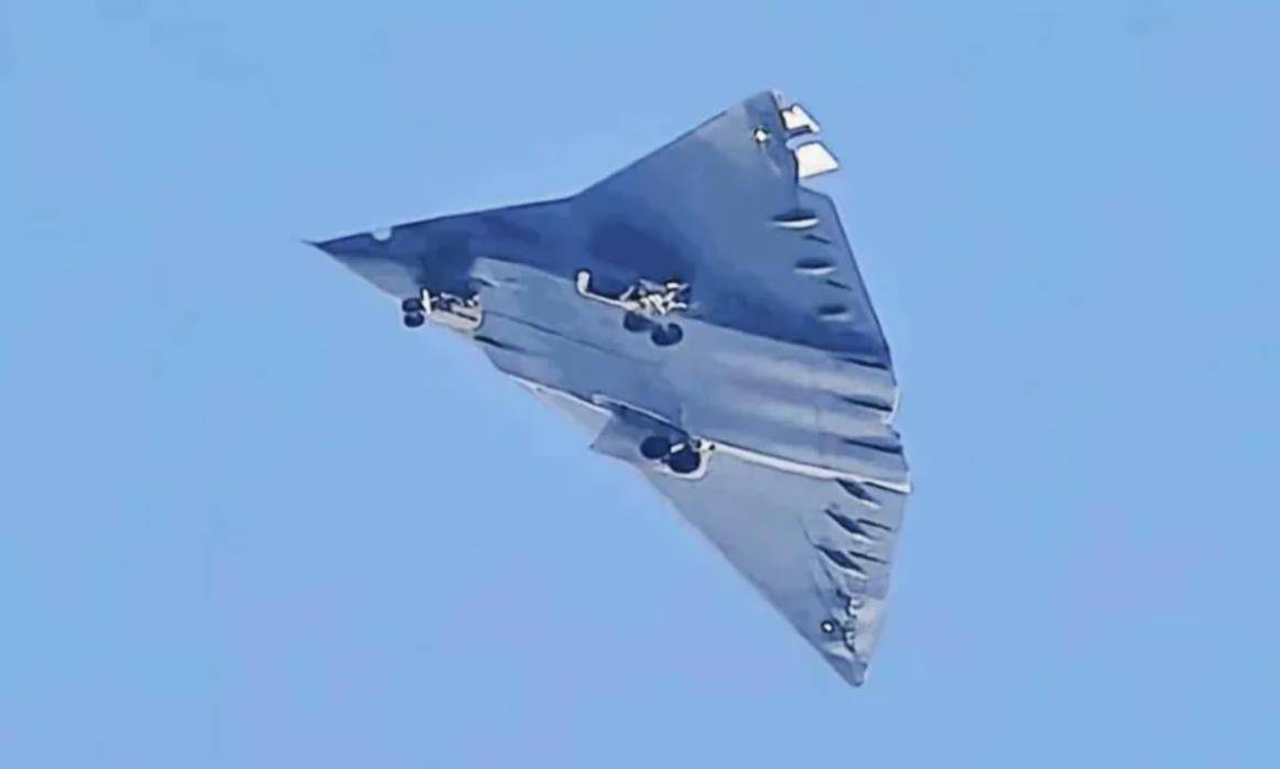 费德列斯达vs海於格松_3架歼36费德列斯达vs海於格松，10架歼-20A，076舰三机，鹰击20亮剑，美军摆烂不加班了