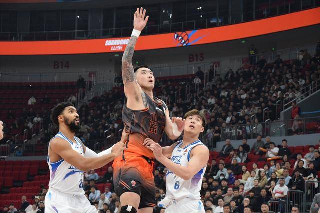 皇冠信用网平台_正好侃球丨从三连败到八连胜皇冠信用网平台！邱彪找到了“高速”行驶的钥匙