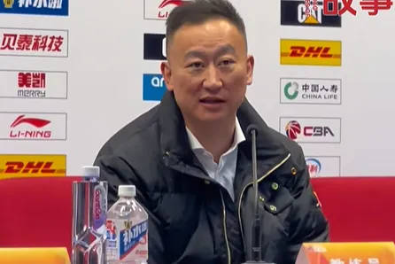 皇冠信用网登2代理申请_青岛国信：主教练刘维伟因身体不适皇冠信用网登2代理申请，今晚无法进行长时间临场指挥，将坐镇替补席