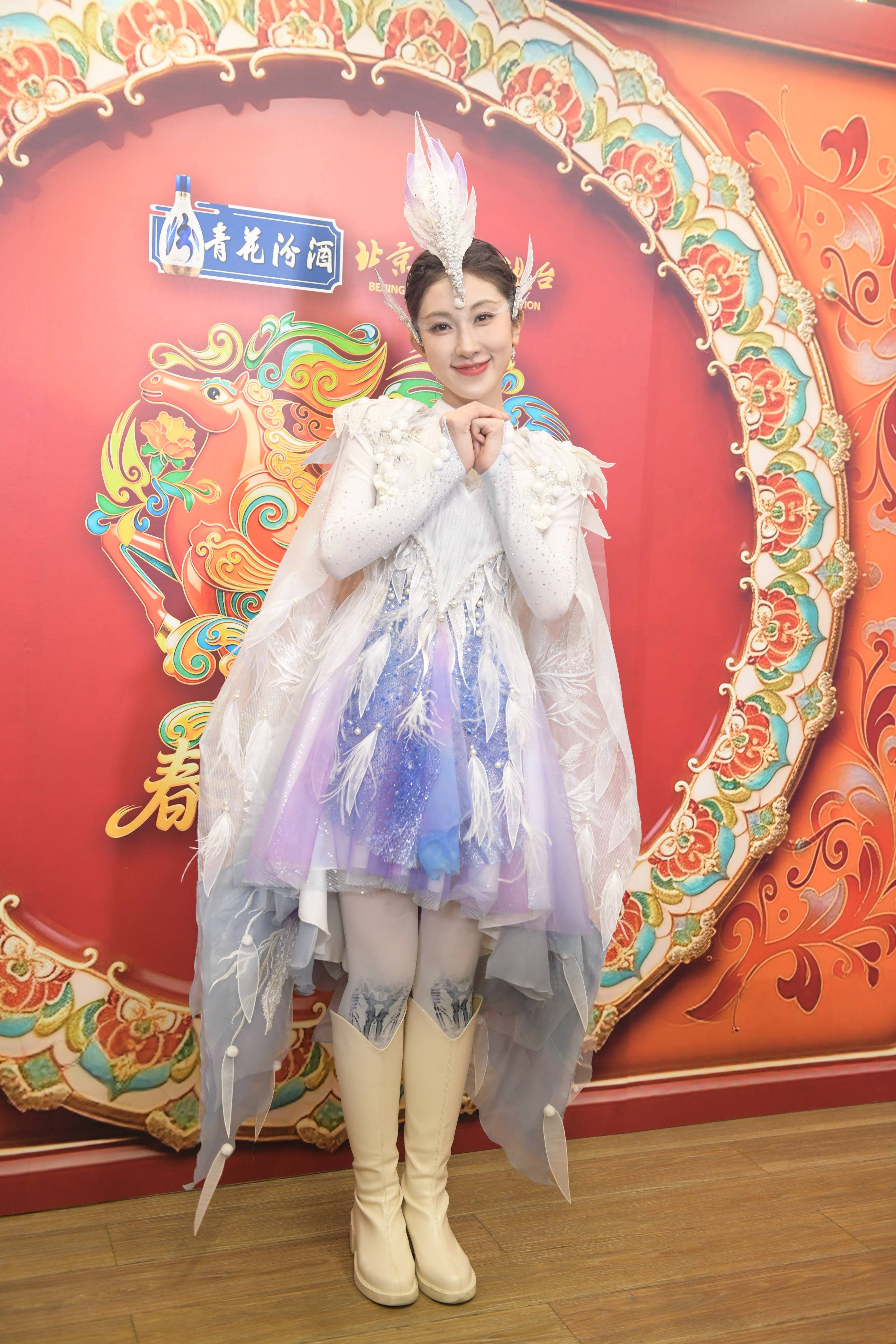 皇冠信用网如何申请_周深北京春晚清唱《小美满》 被问张艺谋新合作秒打太极