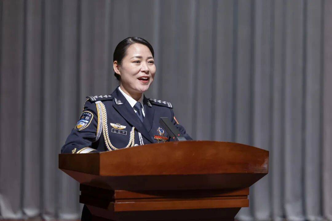 皇冠信用网押金多少_司法部部长、河南省委书记皇冠信用网押金多少，向王妙丽同志颁发奖章和证书