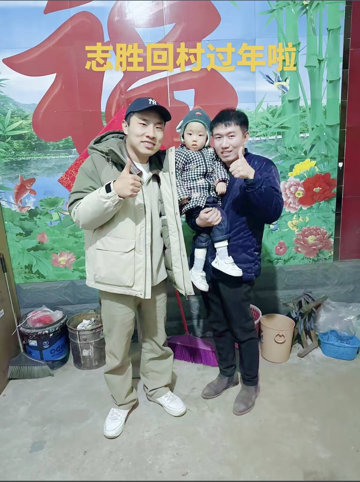皇冠信用开号_脱口秀演员徐志胜回济宁老家过年皇冠信用开号,家门口成“打卡点”,热情配合拍照签名,乡邻:像亲戚一样毫无架子