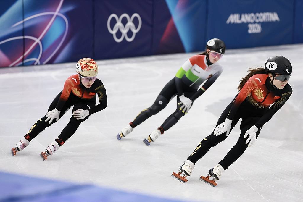 皇冠信用网申请条件_神剧情皇冠信用网申请条件!对手全部摔倒 杨静茹晋级女子1500米A组决赛