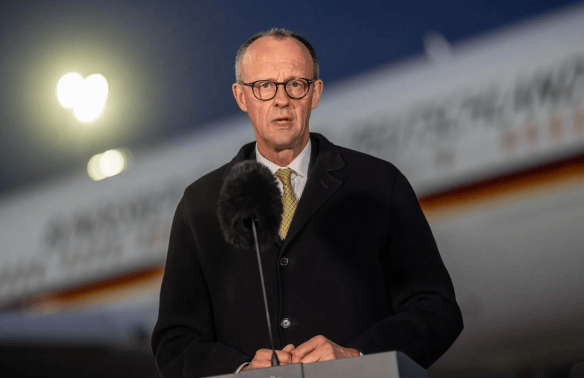 皇冠信用网哪里申请_在中国待了两天一夜皇冠信用网哪里申请，德国总理默茨变了，完全没了之前高高在上的样子