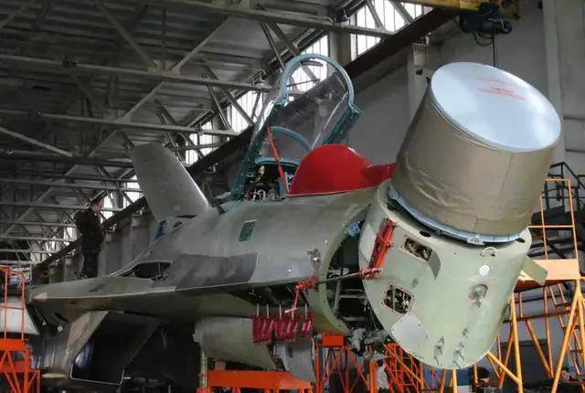 皇冠信用网去哪里弄_三代同堂皇冠信用网去哪里弄！央视首次出现歼-11、歼-11BS、歼-11BG同框画面