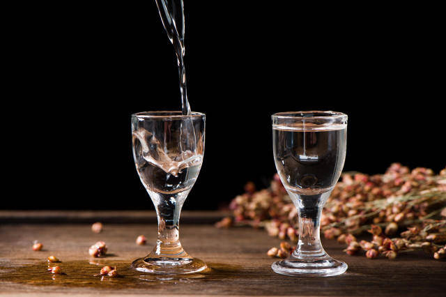 皇冠信用网最高占成
_男子邀请邻居到家“喝早酒”后心梗死亡 家属向邻居索赔30余万 一审被驳回