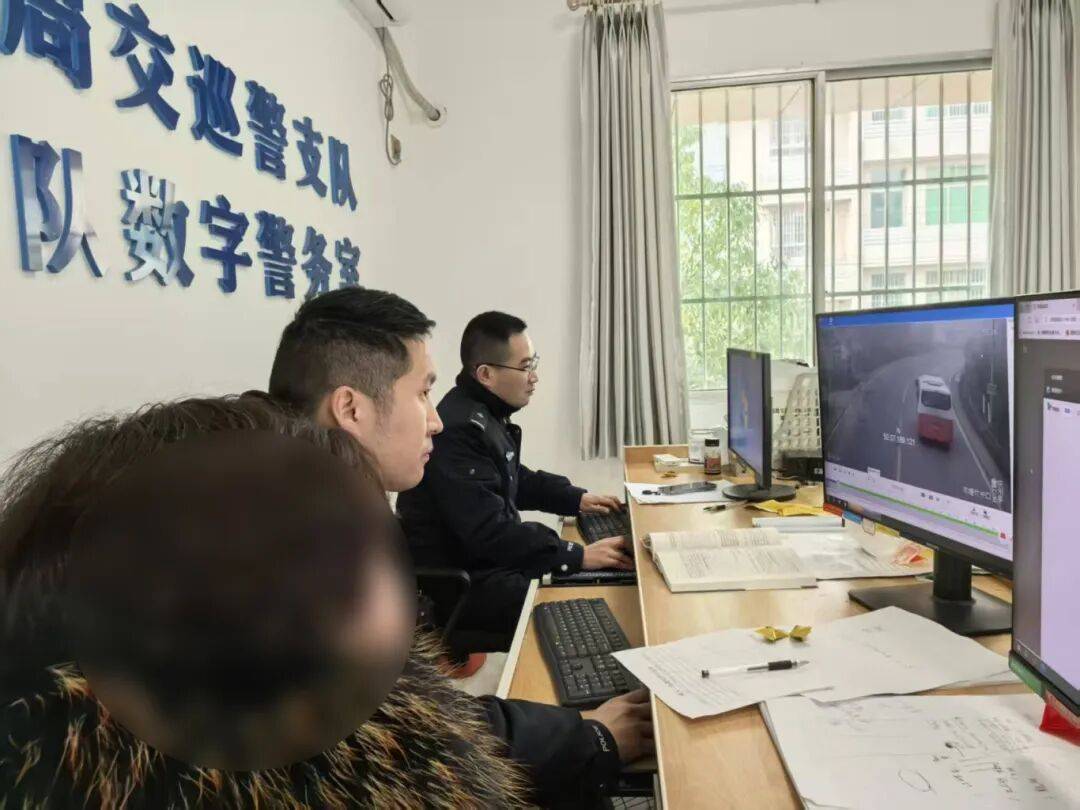 怎么弄皇冠信用盘_女子称误将17000元现金当垃圾扔掉怎么弄皇冠信用盘，民警忙前忙后查了一个多星期，结果……