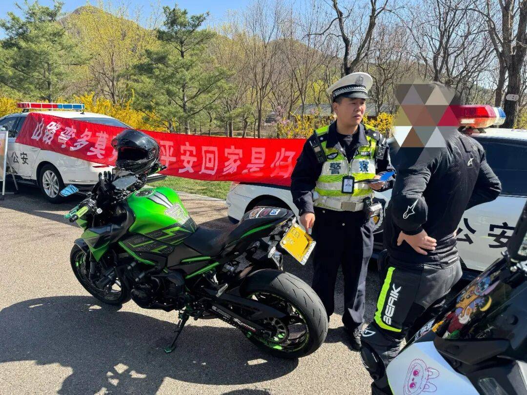 皇冠信用网在哪里开通_2个多小时皇冠信用网在哪里开通，北京交警拦停六七十辆摩托车